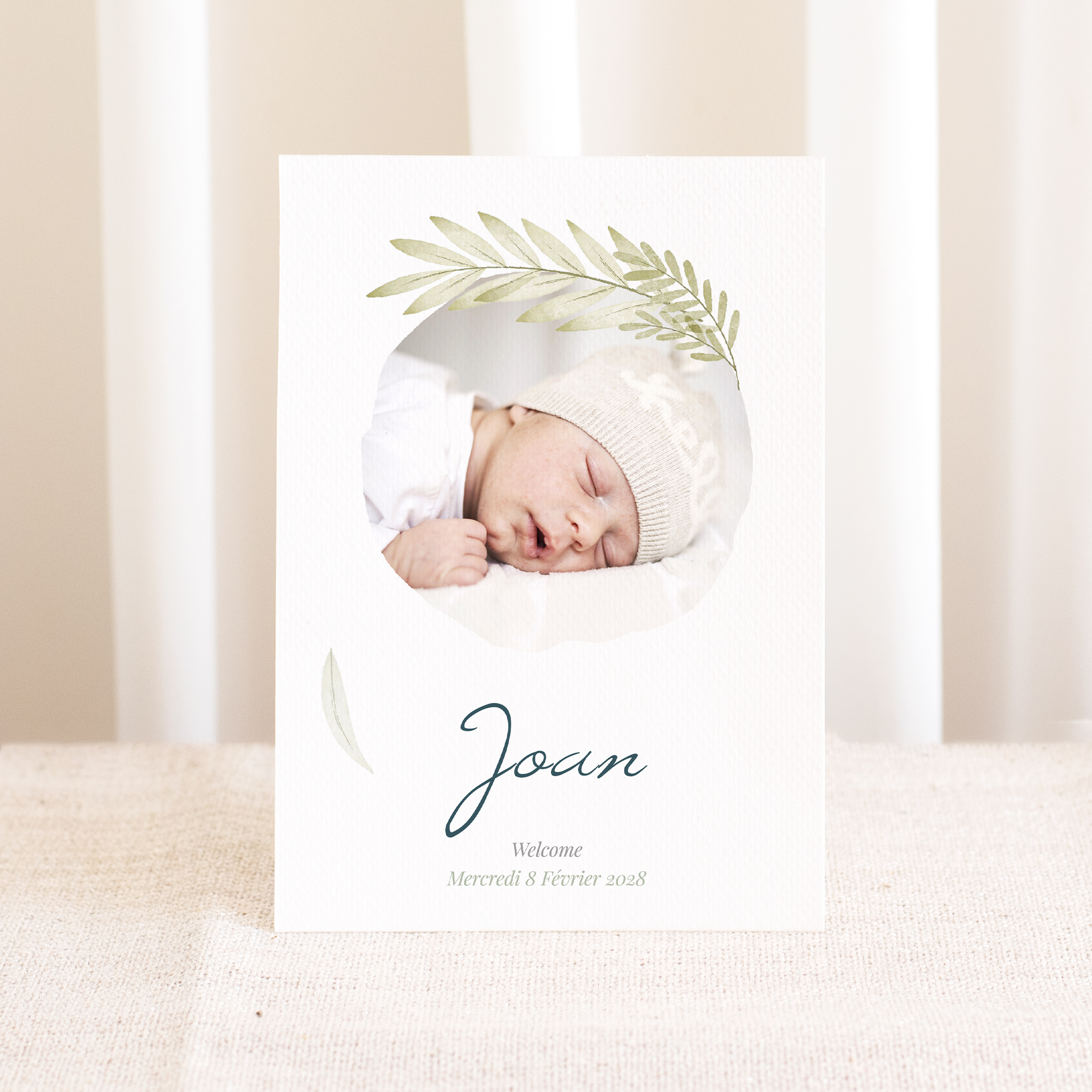 Green Feather - הדגם מאמץ מודרניות מדודה גוון דומיננטי רך יישורים חדים וטיפוגרפיה ברורה. המאיירים שלנו העדיפו אסתטיקה פרימיום המדגישה צורות קוהרנטיות. אנו מבצעים התאמה אתם שולחים טקסט אנו משלבים בקפידה מאזנים ניואנסים ומוסיפים לוגו עדין. בדיגיטל בלבד ההזמנה מגיעה מיד לנמענים. כל בחירה פרופורציות נשימת הלבן וניגודים כוילה לשמירת זרימה ואלגנטיות. התכתבות עכשווית פשוטה ומתמשכת.