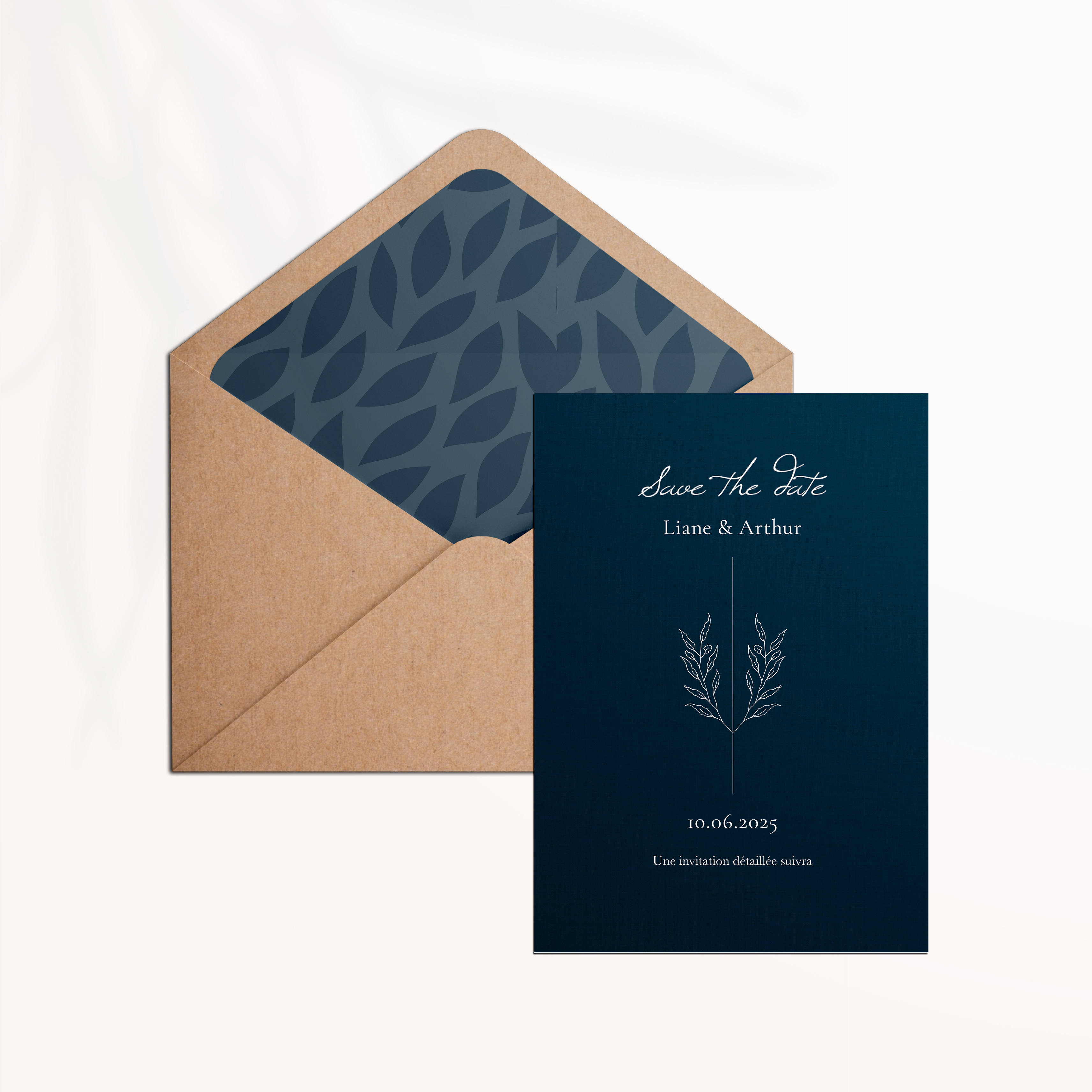 Blue Linen Save The Date - הזמנה זו יוצרת אווירה מוארת שבה הצבע הדומיננטי משרטט נתיב ברור למילים. ריווח מדוד טיפוגרפיה נושמת ומרווחי שוליים מאוזנים מרכיבים סצנה עכשווית מדויקת ושקטה. בעיצוב המאיירים שלנו העימוד מעדיף דיוק על פני אפקט כדי לשמור על רגש וקריאות. אתם מוסרים את הטקסט ואנו מעצבים אותו בקפידה מכוונים את הפלטה ומוסיפים לוגו עדין לחתימה. בפורמט דיגיטלי בלבד ההזמנה מגיעה מיד לנמענים ומאפשרת שיתוף אלגנטי. כל פרט יישור ניגוד ופרופורציה נבחן כדי להעניק נוכחות יוקרתית ללא הדגשה. התכתבות בהתאמה אישית המשלבת בהירות איזון ומודרניות מתאימה להודיע להזמין או לחגוג בהבחנה.