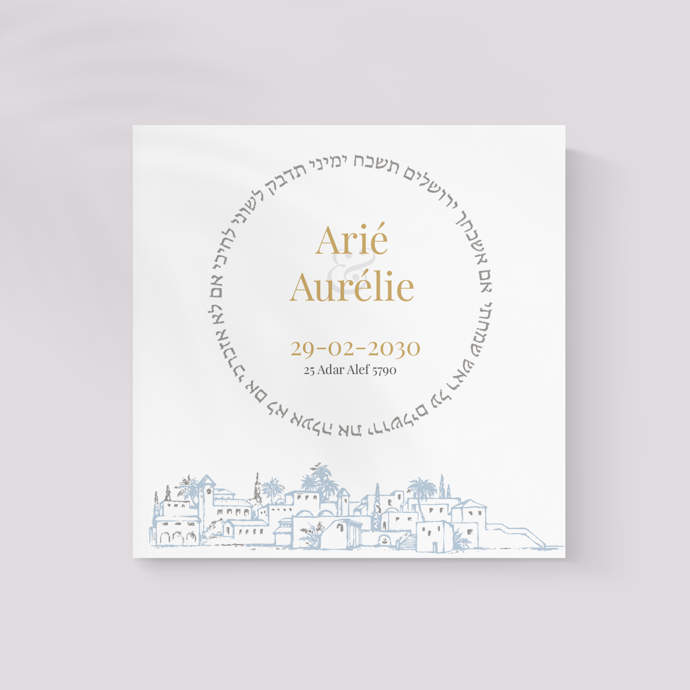 Old City - Le dessin met en avant une esthétique mesurée : couleur dominante claire, marges équilibrées, typographie précise. Nos illustrateurs ont conçu un modèle premium qui privilégie la sobriété. Nous réalisons la personnalisation : vous nous confiez le texte, nous l’intégrons avec soin, ajustons les nuances et ajoutons un logo discret. Diffusée exclusivement en numérique, l’invitation atteint vos invités instantanément. Chaque paramètre – alignements, proportions, hiérarchie – a été pensé pour garantir fluidité et élégance. Une correspondance contemporaine, simple et élégante.