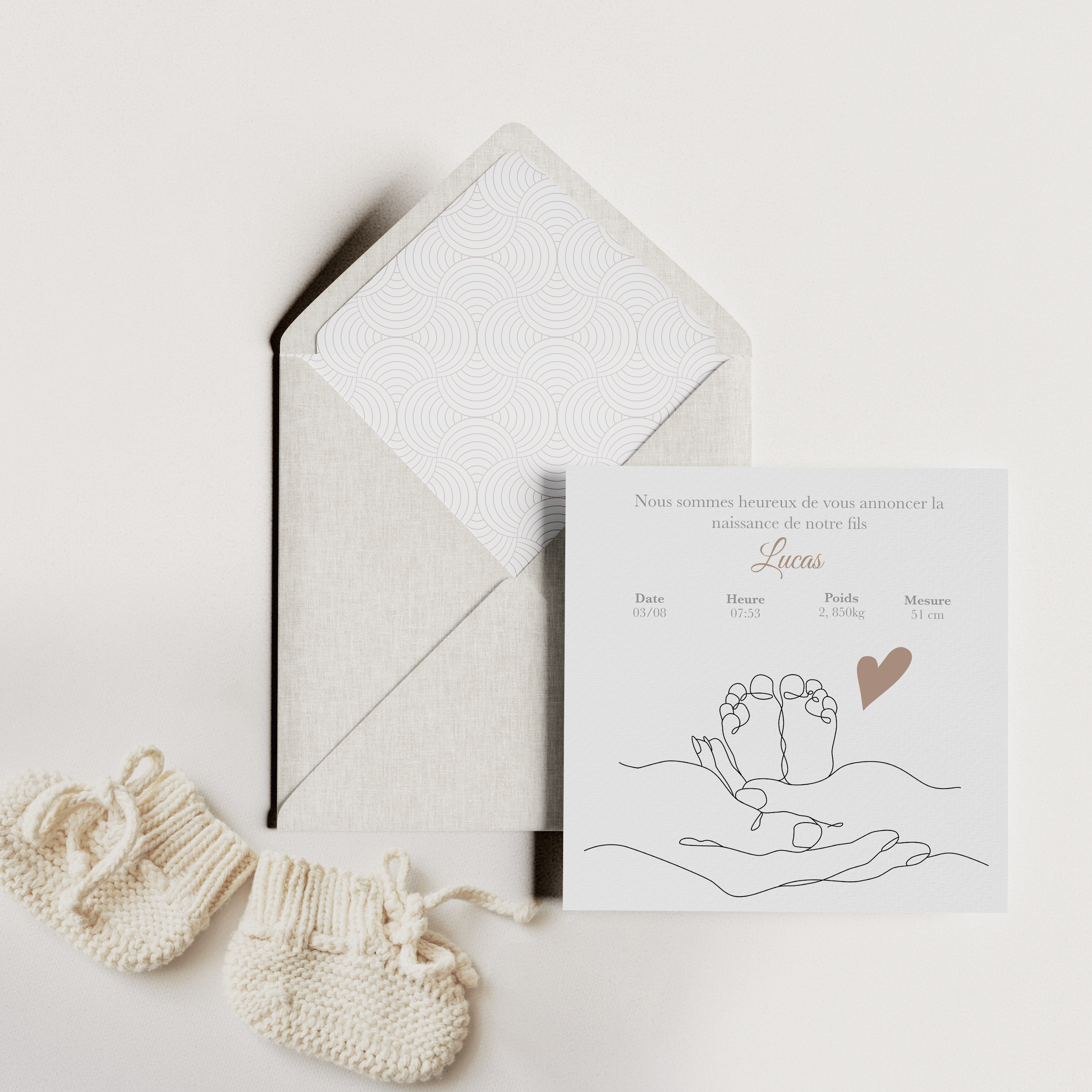 Baby Line Drawing - Cette invitation révèle une esthétique claire et équilibrée : une couleur dominante assumée, des marges sobres, une typographie posée. Chaque détail contribue à un cadre raffiné qui met vos mots en valeur avec naturel. Réalisée par nos illustrateurs, la composition privilégie l’élégance discrète et la cohérence. Nous assurons la personnalisation complète : vous nous confiez le texte, nous l’intégrons avec exactitude, ajustons la palette et ajoutons un logo discret si souhaité. Diffusée uniquement au format numérique, elle atteint vos invités immédiatement. Une correspondance premium, sobre et durable, conçue pour vos moments importants.