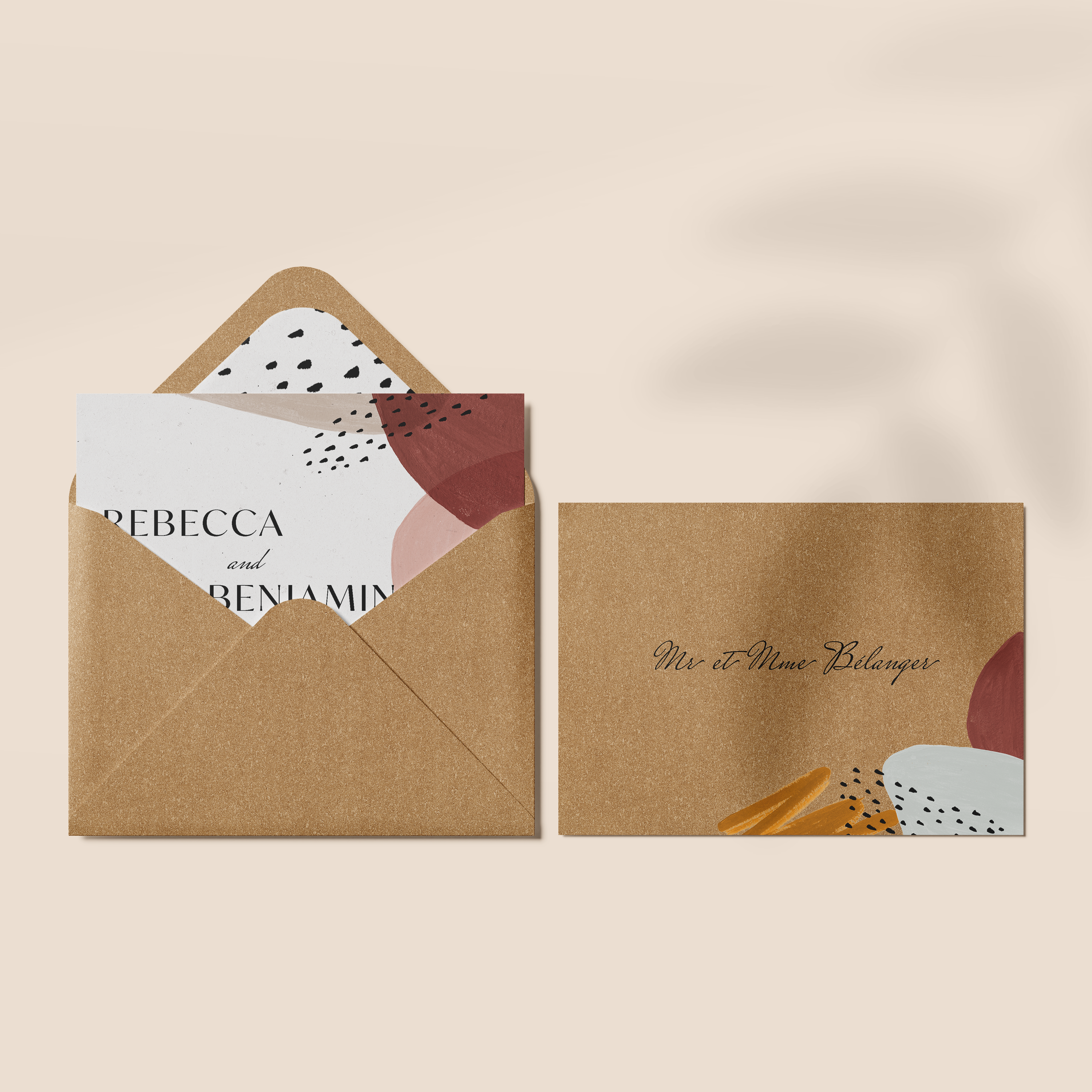 Formes Feutrées Invitation - בדגם זה בחרנו אסתטיקה רגועה ומובנית גוון דומיננטי מבטא יישורים מדויקים וטיפוגרפיה מוקפדת. המטרה פשוטה להעניק למילים מרחב קריא אלגנטי ועכשווי. בעיצוב המאיירים שלנו ההזמנה מעדיפה קוהרנטיות של צורות ואפקטים מאופקים. אתם מוסרים את הטקסט ואנו מעצבים אותו בקפידה מכוונים צבעים ויכולים להוסיף לוגו עדין. בפורמט דיגיטלי המשלוח מיידי ומאפשר הפצה ברורה לאורחים. הדגם מאמץ מודרניות יציבה המתאימה גם להכרזה וגם להזמנה מבלי לוותר על איכות הפרט.