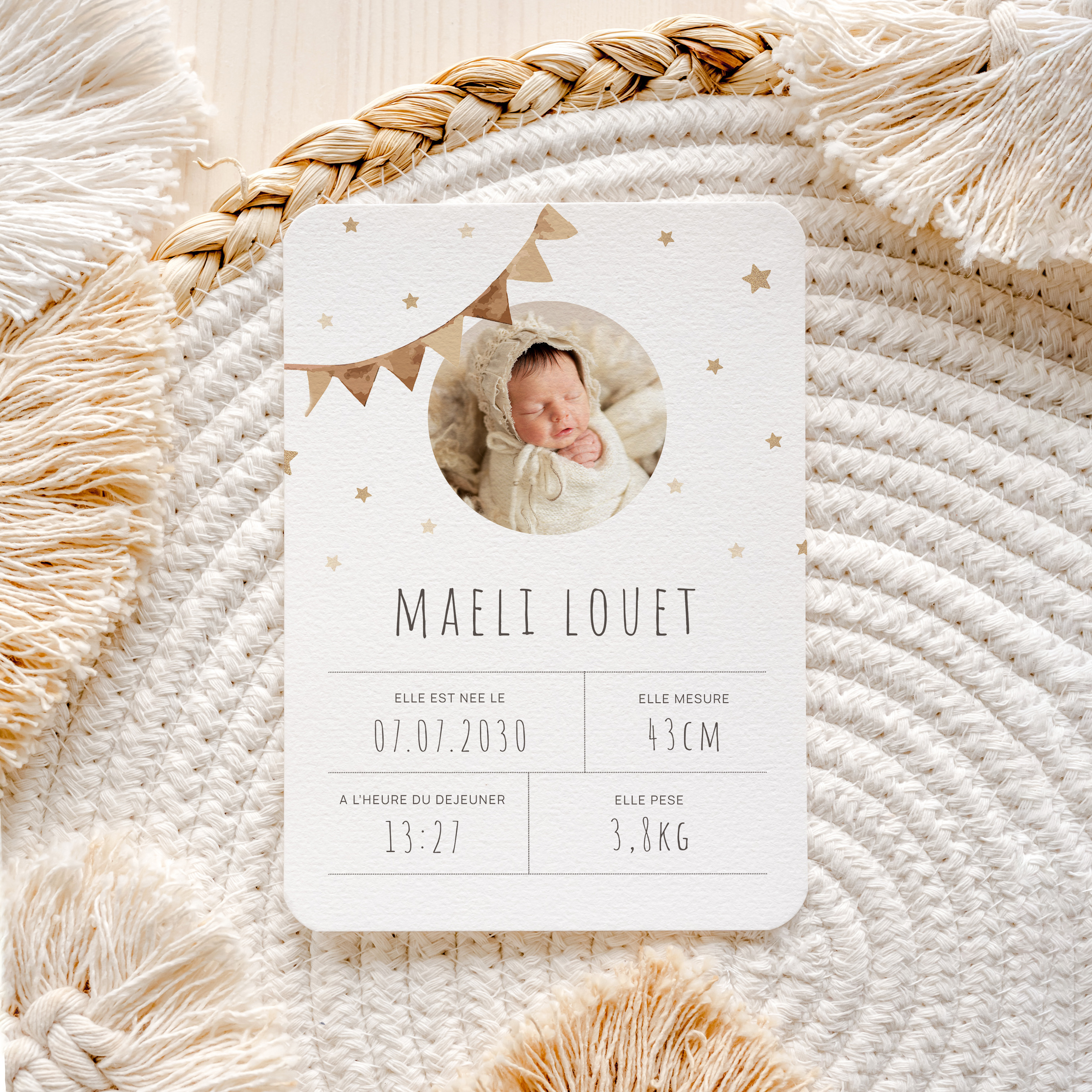 Estrella - הדגם מצהיר על קפדנות עדינה גוון דומיננטי בטוח פרופורציות מאוזנות וטיפוגרפיה חדה. בעיצוב היוצרים שלנו הוא מציע אסתטיקה פרימיום המבוססת על יציבות. אתם מוסרים טקסט אנו מעמדים בדיוק מאזנים גוונים ומוסיפים לוגו עדין. בדיגיטל בלבד ההזמנה נמסרת מיד. יחסי קנה מידה היררכיה ברורה וניגודים מדודים מבטיחים חוויה חלקה ואלגנטית. התכתבות עכשווית אמינה ומעודנת.