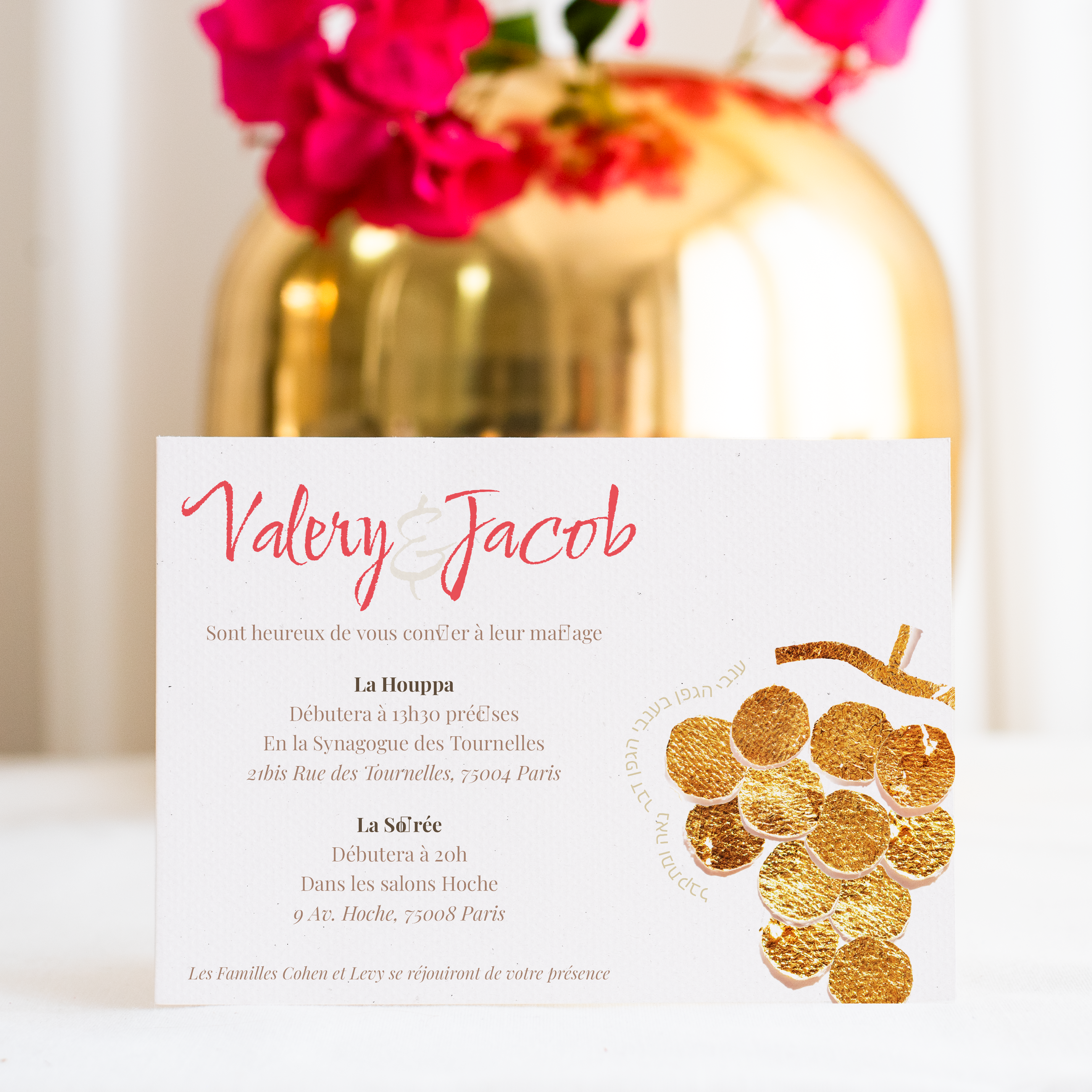 Grape Juice - Cette invitation met en lumière la rigueur élégante : une couleur dominante claire, des marges régulières, une typographie posée. Nos créateurs ont conçu un modèle premium qui valorise sobriété et équilibre. Nous assurons la personnalisation : intégration du texte, harmonisation des teintes, ajout discret d’un logo. Diffusée exclusivement au format digital, elle atteint vos invités immédiatement. Chaque choix – cadence, proportions, alignements – a été pensé pour garantir fluidité et justesse. Une correspondance contemporaine, sobre et raffinée.