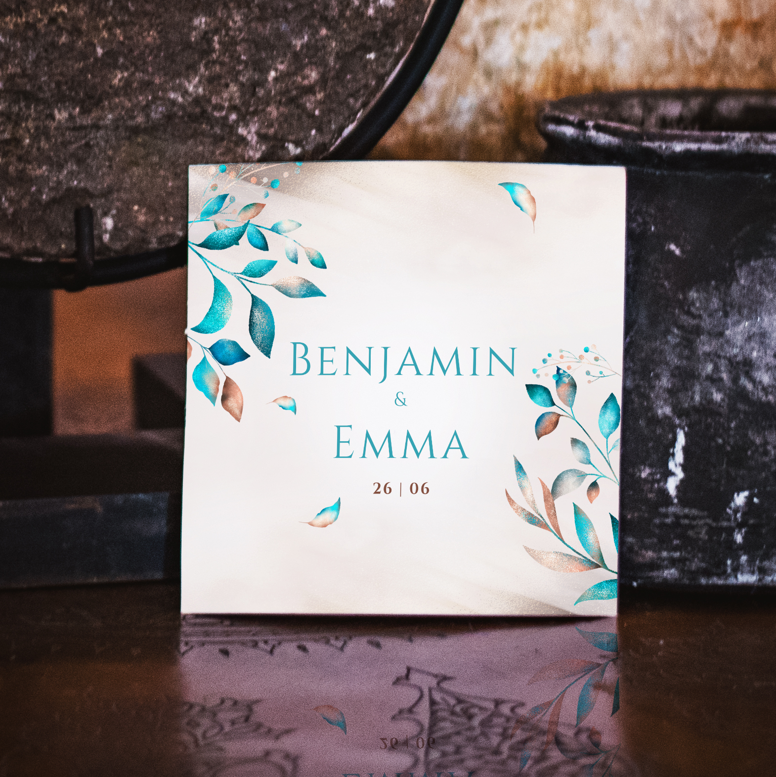 Turquoise - Pensée comme une composition mesurée, cette invitation associe une dominante chromatique expressive à une typographie équilibrée. L’ensemble met vos mots en valeur dans un cadre contemporain. Nos illustrateurs ont privilégié la précision et la sobriété pour préserver l’émotion du message. Vous nous confiez votre texte ; nous le composons avec exactitude, ajustons les nuances et ajoutons un logo discret si besoin. Diffusée uniquement en version digitale, elle atteint vos destinataires sans délai. Chaque détail – rythme, proportions, marges – contribue à la lisibilité et à l’harmonie générale. Une correspondance premium, simple et élégante, faite pour accompagner vos annonces importantes.