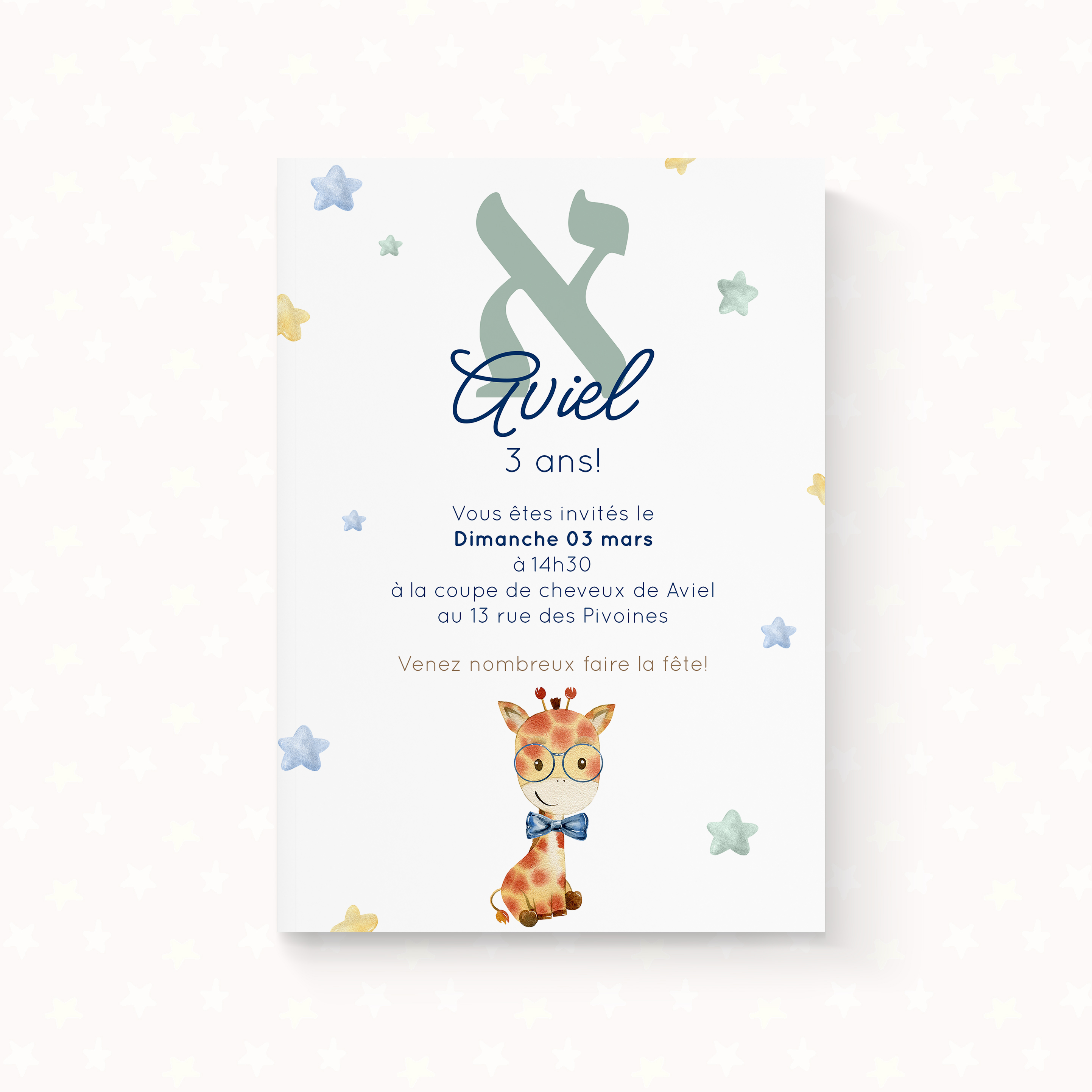 Cute Girafa - הזמנה זו מדגישה קפדנות גרפית גוון דומיננטי בטוח רשת סדורה וטיפוגרפיה חדה. היוצרים שלנו רצו אסתטיקה פרימיום יציבה ואלגנטית. אתם מוסרים טקסט אנו משלבים בדיוק מכוונים גוונים ומוסיפים לוגו עדין. בדיגיטל בלבד היא מגיעה מיד לנמענים. פרופורציות מאוזנות היררכיה ברורה וניגודים מדודים מבטיחים קריאה חלקה. התכתבות מודרנית ומתמשכת המעדיפה את העיקר.