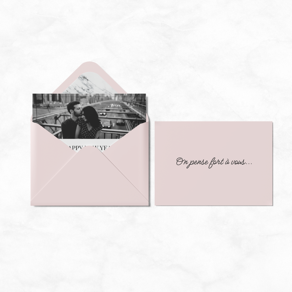 Classy B&W Landscape - הזמנה Blue Serenity פורשת עולם מרגיע הנשלט על ידי כחולים קלים ושקופים כמו ים שקט תחת שמי קיץ. מתאימה כברכה היא מעבירה את המסר באווירה שלווה ומעודנת. הצבע הכחול סמל לאמון ולשלווה מקנה למילים עומק ברור ומאוזן. היוצרים שלנו דמיינו יצירה זו כהפסקה חזותית שבה מודרניות פוגשת רוך. אנו מסדרים את הטקסט בקפידה מתאימים גוונים או מוסיפים לוגו עדין אם נדרש. בפורמט דיגיטלי בלבד ההזמנה Blue Serenity מגיעה מיד לנמענים והופכת איחול פשוט למחווה אלגנטית ופיוטית. התכתבות מודרנית זו מזמינה שלווה ובהירות.