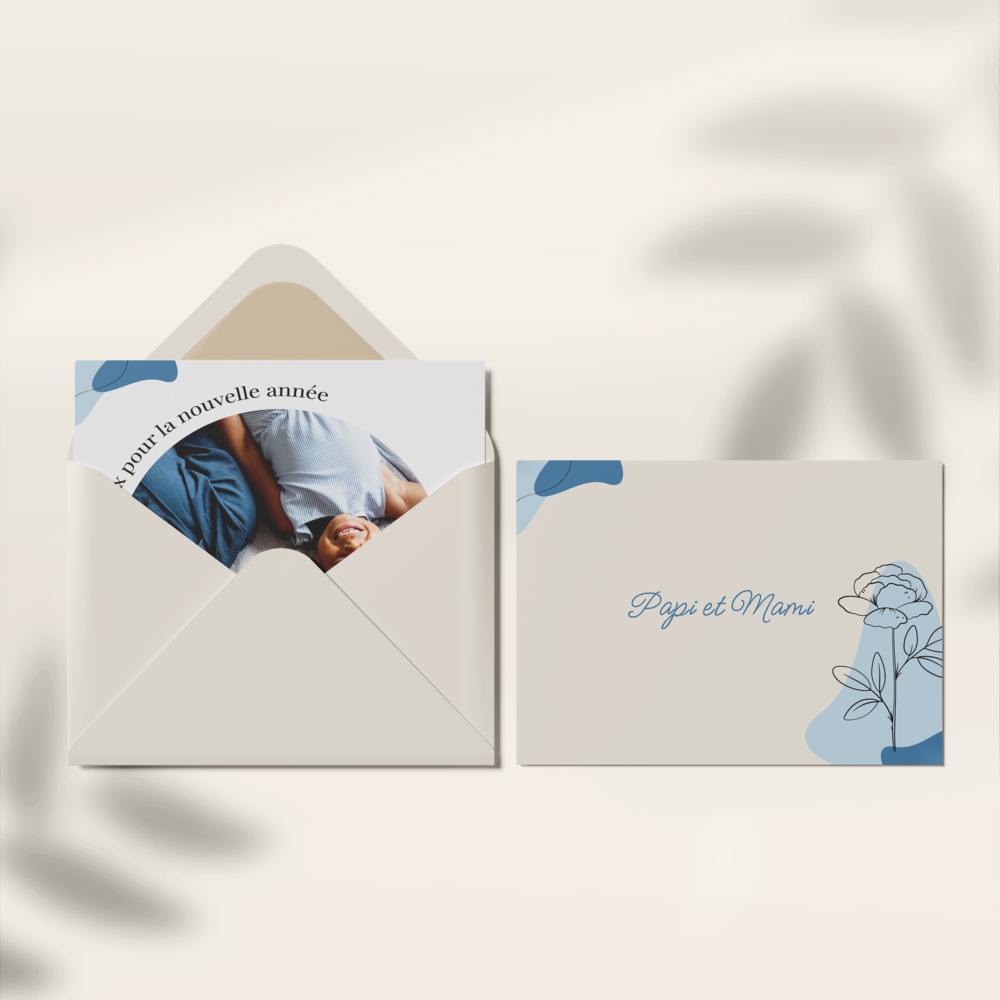 Blue Terracotta - הזמנה Ocean Wave נפרשת בכחול עמוק ושקט עם גלים רגועים כמו ים הנושם בקצב אחיד. כברכה מודרנית היא נושאת את המסר בתנועה זורמת המעוררת מסעות חזרה לשקט והתחלות חדשות. הצבע הכחול הדומיננטי מביא בהירות וביטחון והקווים החופשיים של הגלים קובעים קצב מרגיע לעין. מוצרת על ידי יוצרינו היצירה הזו מעדיפה לשון גרפית מרוסנת והרמונית. אתם מוסרים לנו את הטקסט ואנו מסדרים אותו בדיוק מתאימים גוונים או מוסיפים לוגו עדין לפי הצורך. בפורמט דיגיטלי בלבד ההזמנה Ocean Wave מגיעה מיד לנמענים והופכת הודעה פשוטה למחווה אלגנטית ועכשווית. התכתבות זו נשמרת ברושם של עומק ושלווה.