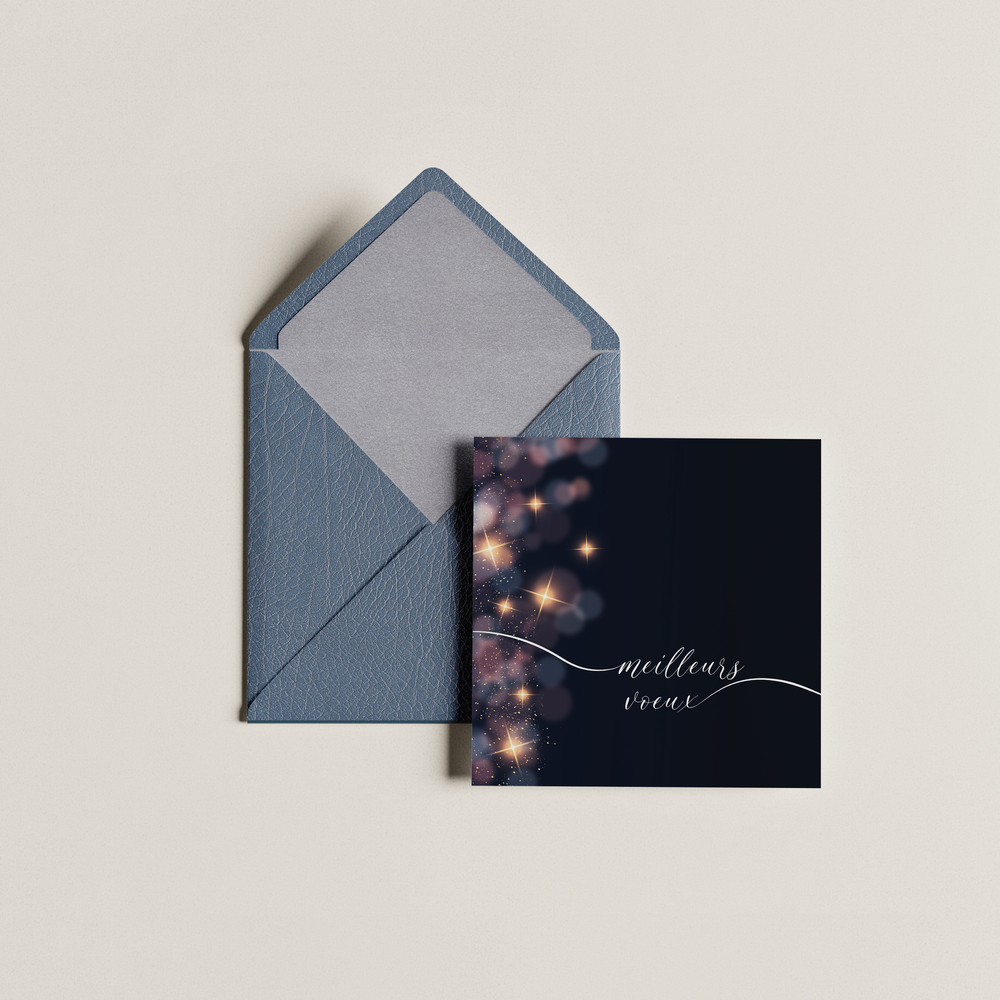 Blurry Blue - יצירה זו משחקת על פשטות הצורה ועל העושר המרוסן של הצבע הדומיננטי. ההזמנה נועדה כמרחב ברור שבו המילים מקבלות ממד מלא. המאיירים שלנו דמיינו דגם אלגנטי ועכשווי המעדיף איפוק ואיזון. אתם מוסרים את הטקסט ואנו מעצבים אותו בדיוק מכוונים גוונים ומוסיפים לוגו עדין. בדיגיטל בלבד היא מגיעה מיד לנמענים. הסגנון מניח פשטות מעודנת המדגישה פרופורציות מדויקות והרמוניה חזותית. התכתבות פרימיום עדינה ועל זמנית.