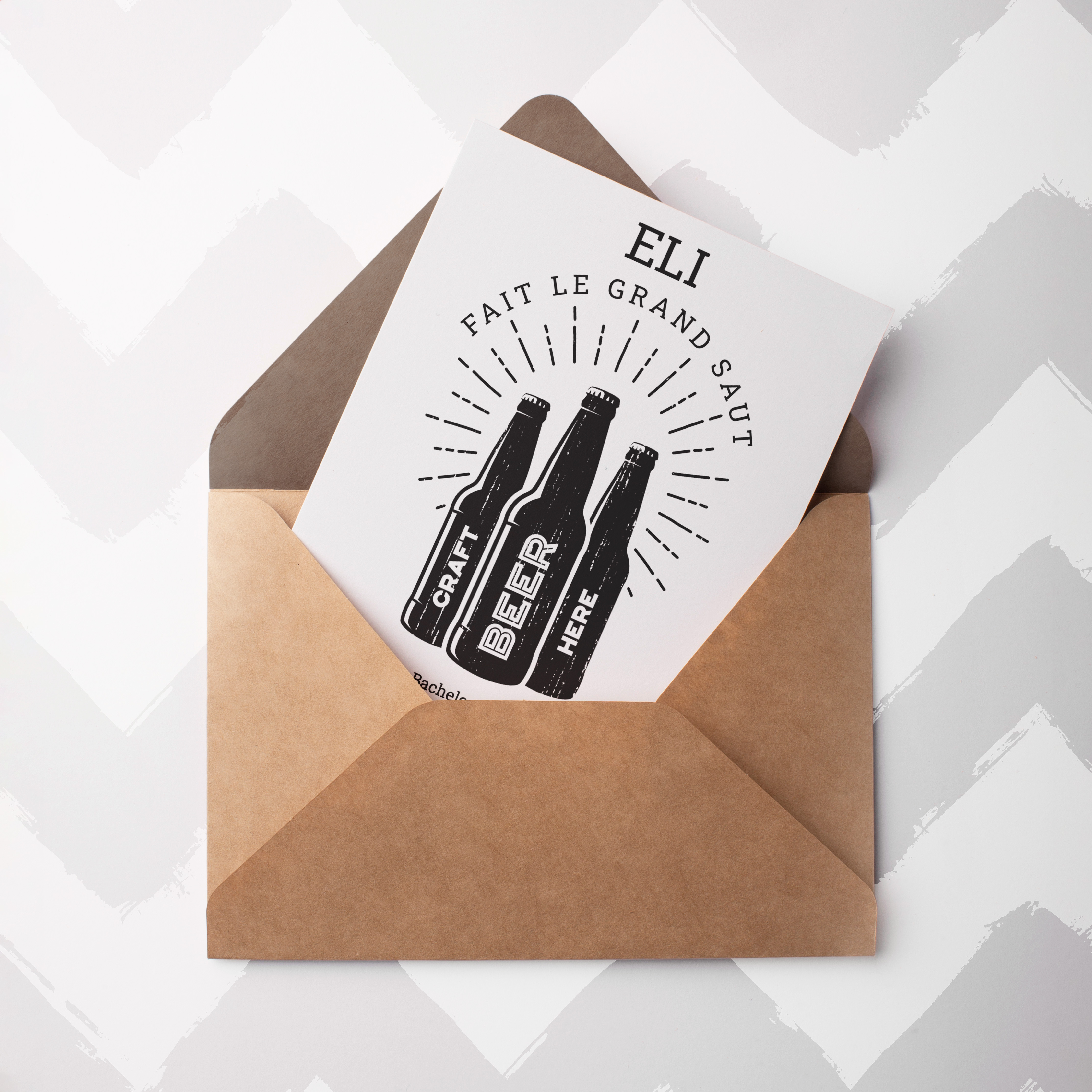 Bachelore Party - Le modèle adopte une élégance sobre : couleur dominante douce, marges aérées, typographie nette. Nos illustrateurs signent une esthétique premium qui privilégie la mesure. Nous réalisons la personnalisation complète : vous nous transmettez le texte, nous l’intégrons avec exactitude, ajustons les nuances et ajoutons un logo discret. 100% digitale, l’invitation parvient immédiatement à vos invités. Chaque choix – alignements, proportions, contrastes – a été calibré pour préserver fluidité et raffinement. Une correspondance contemporaine, simple et durable.