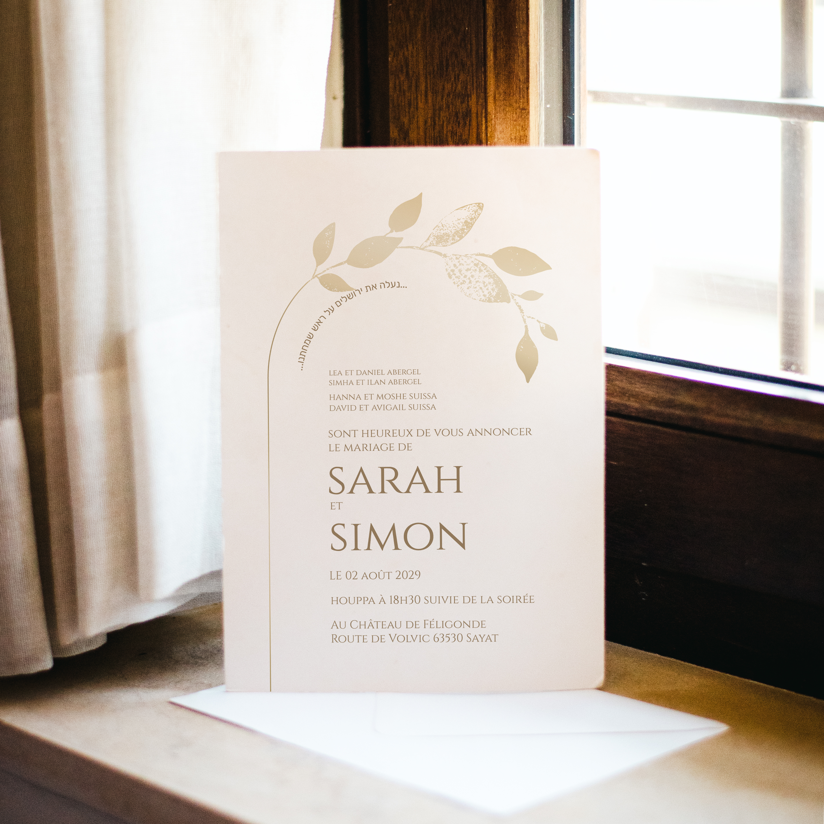 Minimalist Invit - הזמנה זו מעדיפה פשטות מוארת גוון דומיננטי ברור יישורים חדים וטיפוגרפיה יציבה. היוצרים שלנו רצו אסתטיקה פרימיום המדגישה קוהרנטיות ובהירות. אנו מבצעים התאמה מלאה אתם מוסרים את הטקסט אנו מרכיבים בדיוק מאזנים צבעים ומוסיפים לוגו עדין. בדיגיטל בלבד היא מגיעה מיד לנמענים. כל פרט קצב היררכיה ושוליים תוכנן לקריאה חלקה. התכתבות עכשווית פשוטה ואלגנטית.